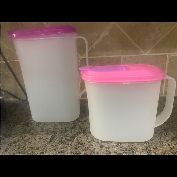 Tupperware pitchers - Picture 2 of 2